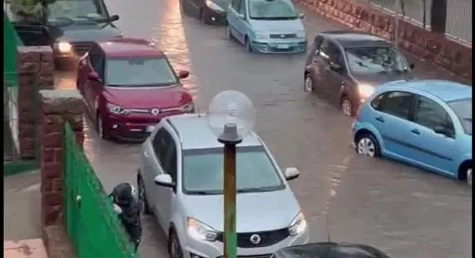 Allagamenti a Bosa, il temporale rilancia l’allarme del Comitato: «L’acqua non arriva solo dal Temo»