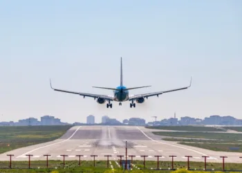 Trasporto aereo, pubblicato il bando “Nuove Rotte”: oltre 11,4 milioni di euro per potenziare i collegamenti della Sardegna