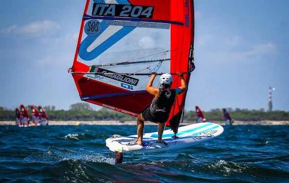 Giulia Maglioni, Marco Sarica, Ginevra Serra e Vittoria Maria Grosso del WCC conquistano il primo posto nella IV tappa di Coppa Italia Techno 293/IQFoil a Ostia