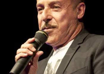 Massimo Lopez alla XXIV edizione del Festivalguer il 15 novembre al Teatro Civico di Alghero, anteprima del Festival internazionale di arti performative