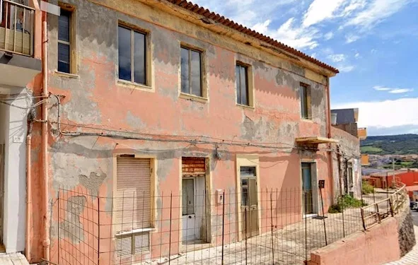 A Castelsardo un nuovo parcheggio multipiano in via Nazionale