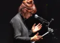Grande successo di pubblico per la riapertura del Cine Teatro “Nelson Mandela” a Santa Teresa Gallura con l’evento Laura Morante legge “Canne al vento”, omaggio a Grazia Deledda