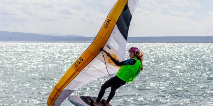 Wingfoil, la Sardegna protagonista: dalla Coppa del Mondo al podio di Torregrande