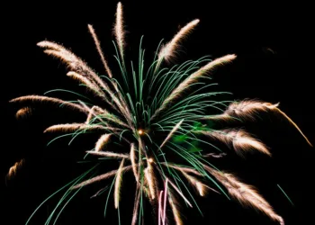 Capodanno 2026: dalla Regione 3,8 milioni di euro per gli eventi nei comuni dell’isola. Approvati in via definitiva i criteri per il cartellone delle manifestazioni di fine anno