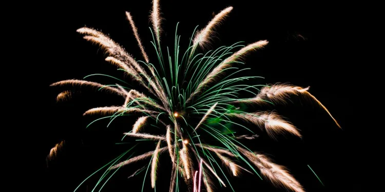 Capodanno 2026: dalla Regione 3,8 milioni di euro per gli eventi nei comuni dell’isola. Approvati in via definitiva i criteri per il cartellone delle manifestazioni di fine anno