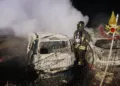 Vasto incendio la notte scorsa nella zona industriale di Elmas, coinvolti automezzi nell’area esterna di un’azienda logistica