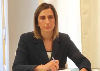 Continuità territoriale, Alghero-Linate: ok alla proroga di Ita Airways fino al 31 gennaio, deserta la gara per il nuovo servizio. Barbara Manca: «Collegamento messo in sicurezza, presto il nuovo bando»