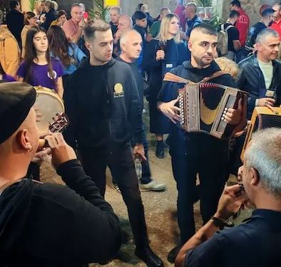 A Settimo San Pietro torna Malavaxia: tre giorni dedicati alla Malvasia tra case campidanesi, sapori e tradizioni