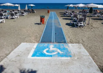 Turismo: “L’isola che accoglie”, i risultati dell’estate 2026, assistenza, ausili e nuovi allestimenti