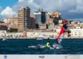 Coppa dei Campioni Open Skiff, nove prove a Cagliari nella prima giornata tra maestrale, sole e delfini