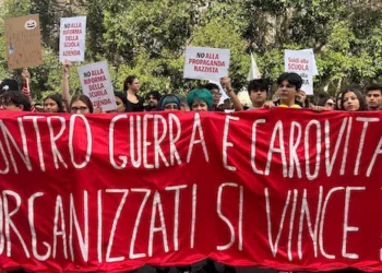 Migliaia in piazza allo sciopero generale di Cagliari «contro carovita e riarmo»